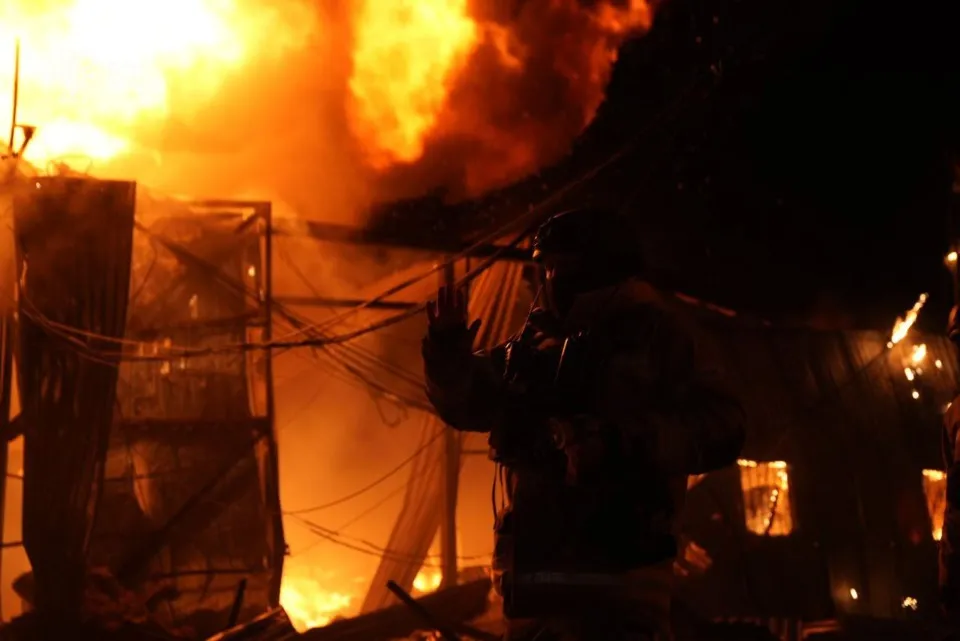 обстріл Києва, пожежа ДСНС рятувальники вогонь