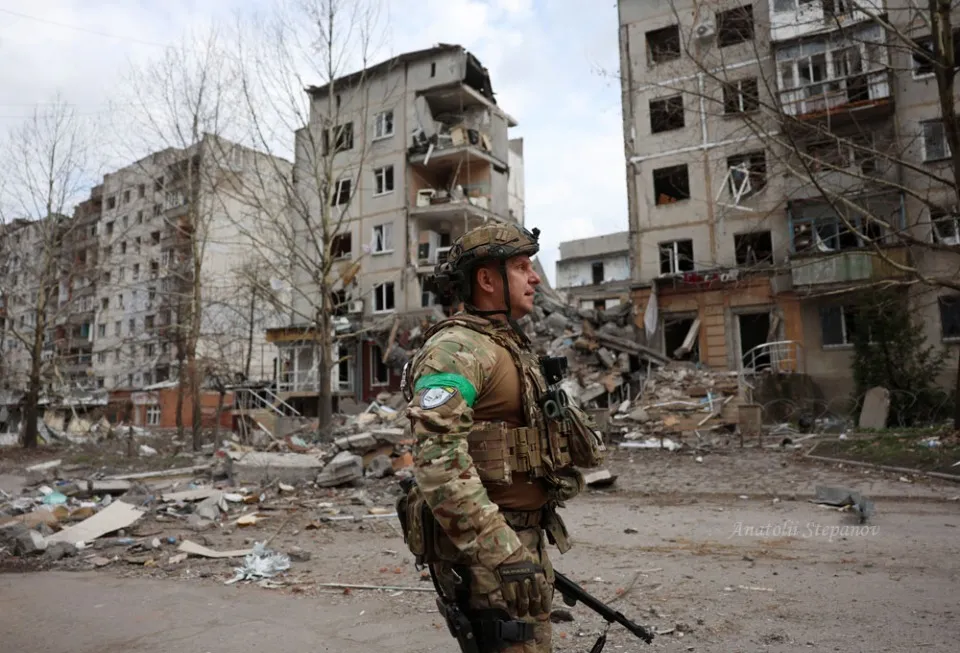 Покровськ війна зруйновані багатоповерхівки будинки зсу військовий
