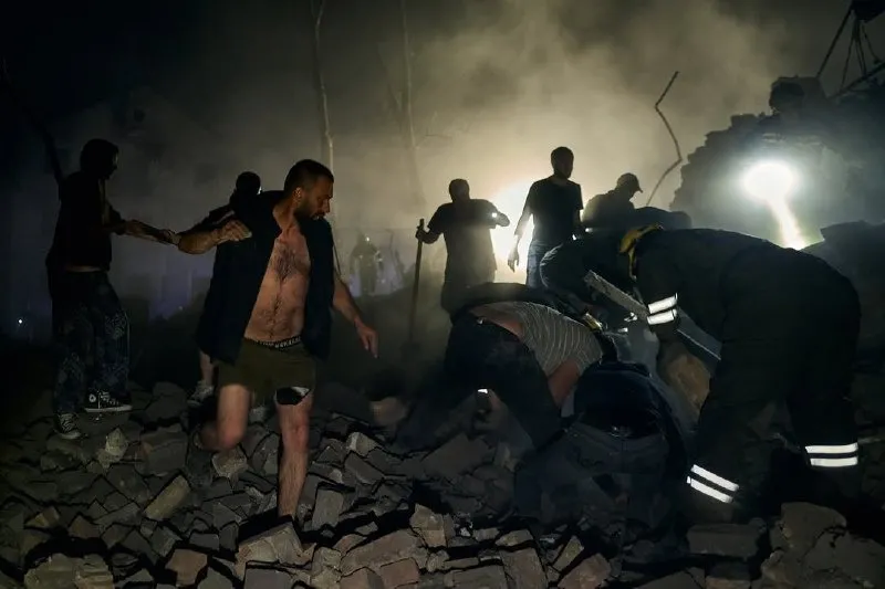 Київ обстріл 24 квітня 2025. Фото: Костянтин і Владислава Ліберови