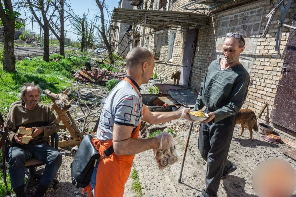 Красногорівка Донецька область окупація війна руїни люди цивільні