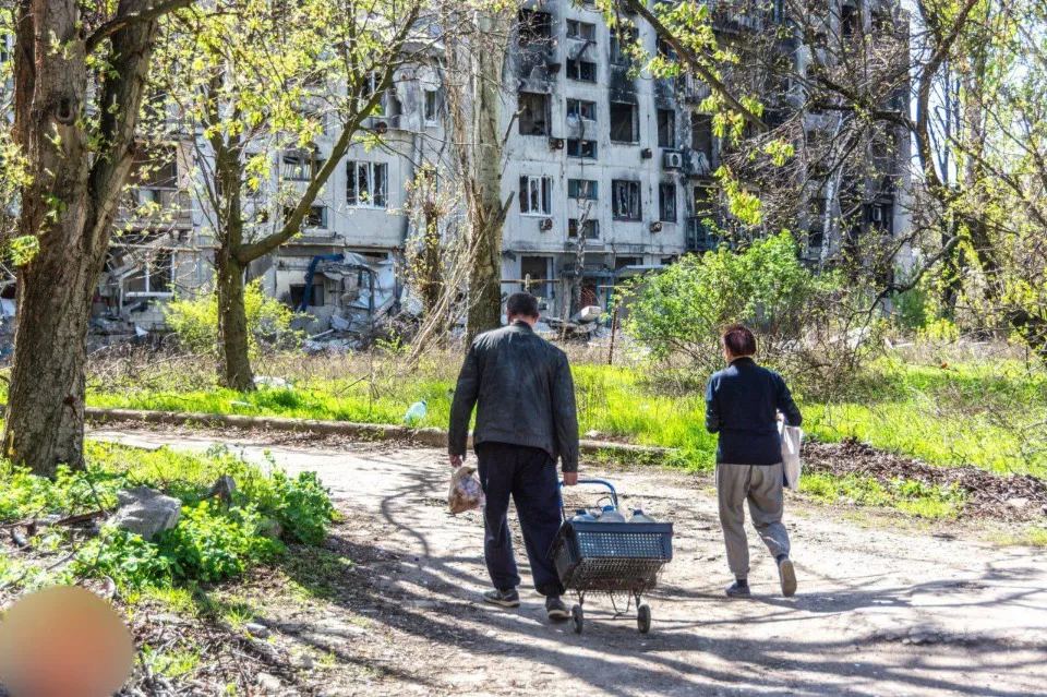 Красногорівка Донецька область окупація війна руїни люди цивільні