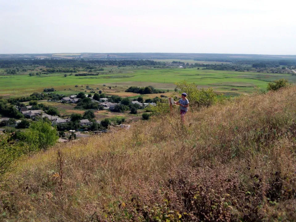 «На Луганщині не 26, а 37 громад»: Олена Ніжельська про памʼять, віру людей і майбутнє зруйнованих с