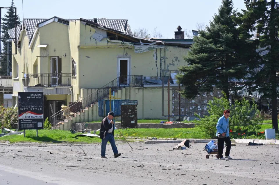 Покровськ квітень 2025 війна люди переселенці