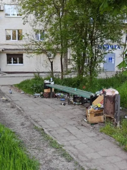 сміття в окупованому Маріуполі