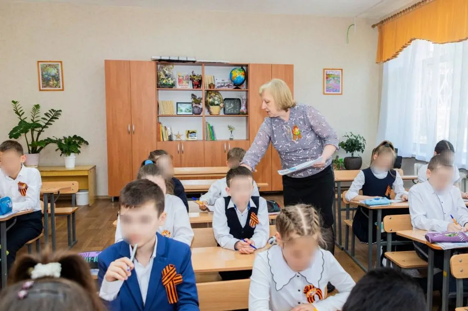 учні