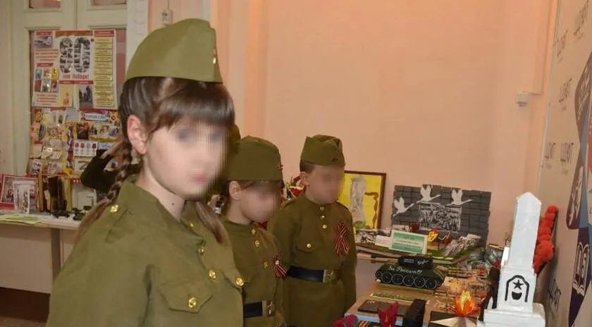 школярі