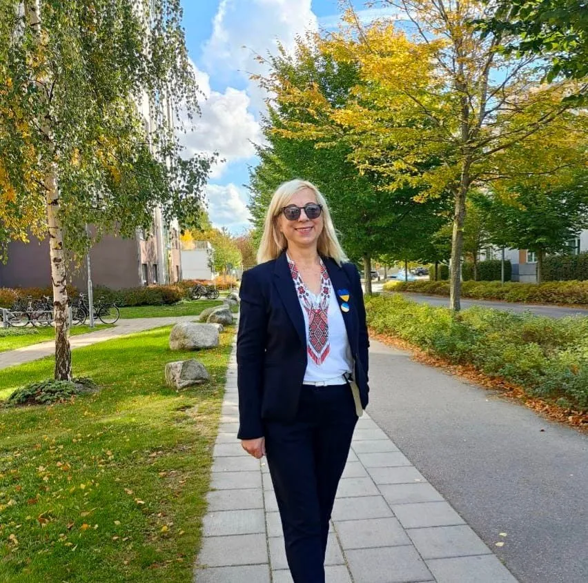 Олена Знаткова