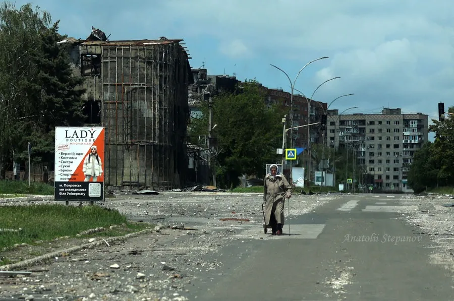 Покровськ люди переселенці війна зруйновані будинки багатоповерхівки