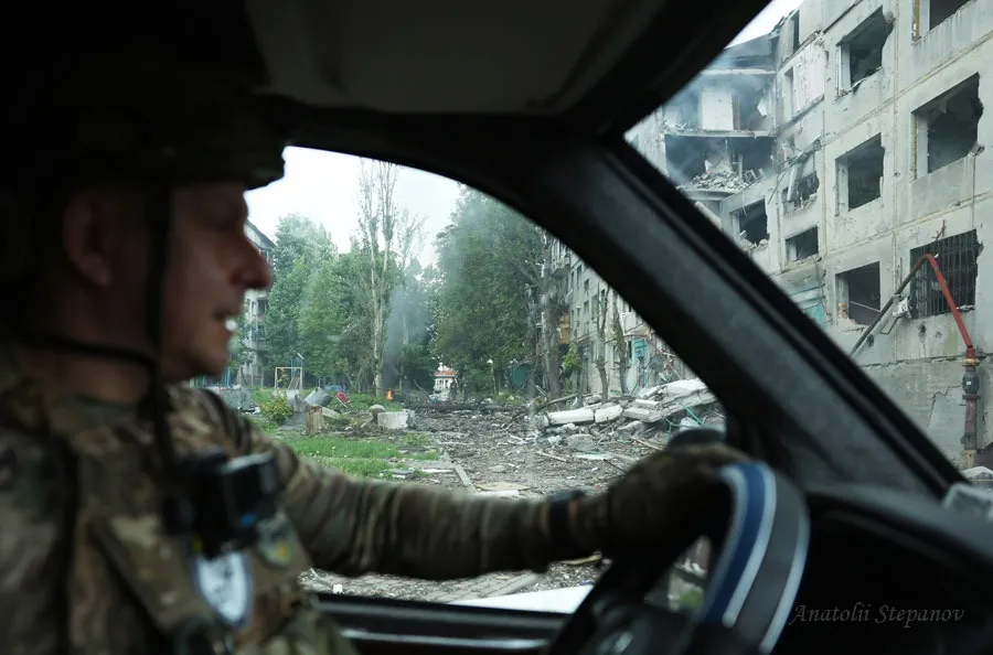 Покровськ війна зруйновані багатоповерхівки будинки зсу військові евакуація