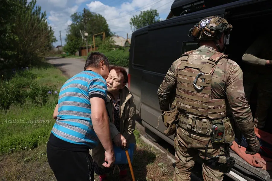 Покровськ війна евакуація виїзд пенсіонерка літня жінка впо переселенці люди