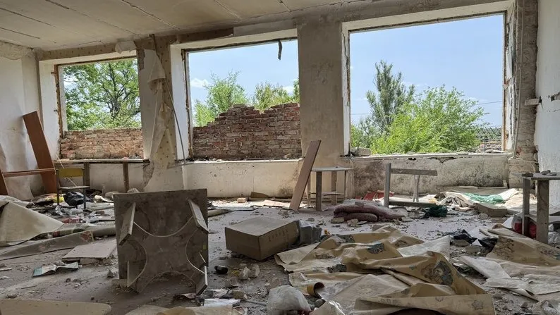 Зруйнований дитсадок у прифронтовій Сергіївці