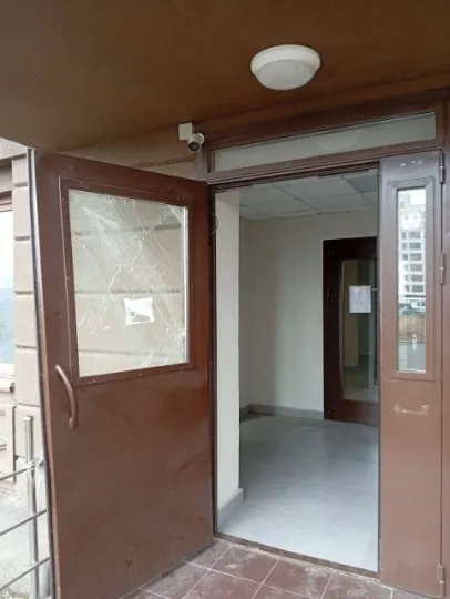 двері в багатоповерхівці жк невський у маріуполі