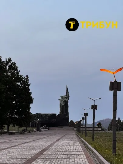 Монумент “Твоїм визволителям, Донбасе” Донецьк