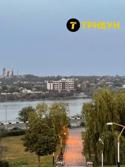 Вигляд на Донецьк увечері з парку біля “Донбас Арени”