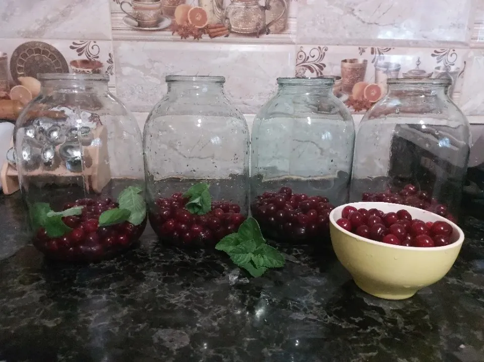 Компот зі свіжих вишень