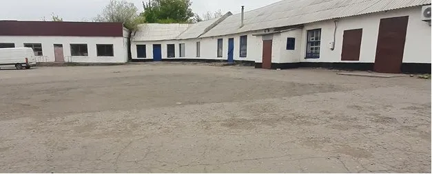 «П’ятачок» - центральний майдан в с. Тошківка Луганська область.  Фото автора. Весна 2021