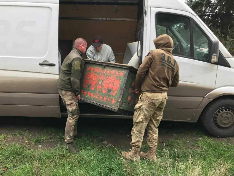 Під час евакуації артефактів, з архіву Леоніда Марущака