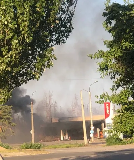 АЗС поблизу автовокзалу у Сіверськодонецьку. 31 серпня 2025 р.