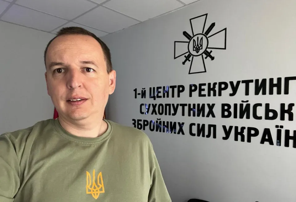 Офіцер 1-го центру рекрутингу Сухопутних військ ЗСУ Ілля Абель