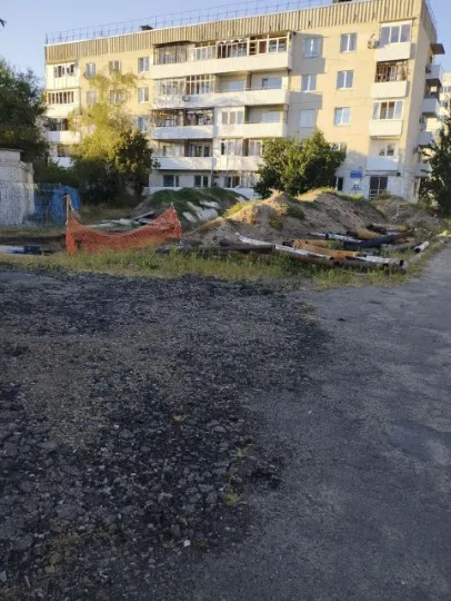Скарга жителя на відсутність труб опалення