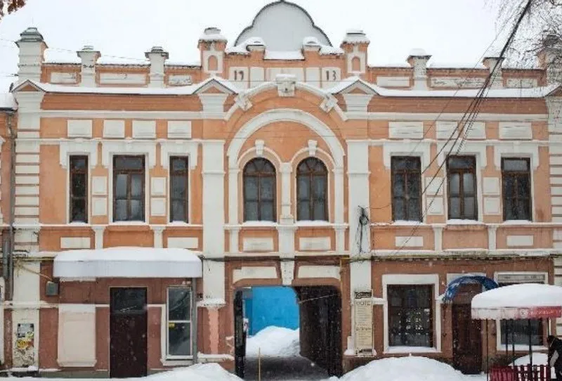 В цій будівлі було розміщено кінотеатр “Фурор”. Джерело: mediaprostir-ua