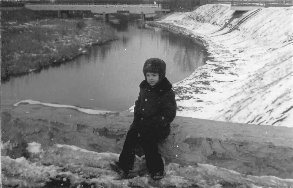 1980-ті роки, прогулянка вздовж Луганки. Фото: соцмережі “Луганськ, світлини ХХ сторіччя”