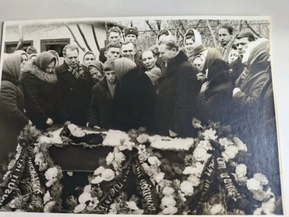 11 лютого 1970 року. На похорон прийшли, як рідні, так і колеги з заводу