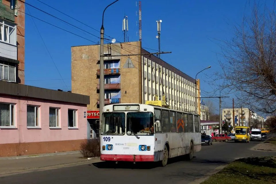 Пр-т Гвардійський 13, антени на даху готелю “Центральний” . Джерело фото: ukrtvr.org
