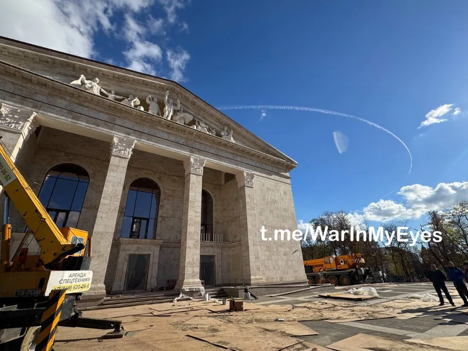 “Відновлення” Маріупольського драмтеатру