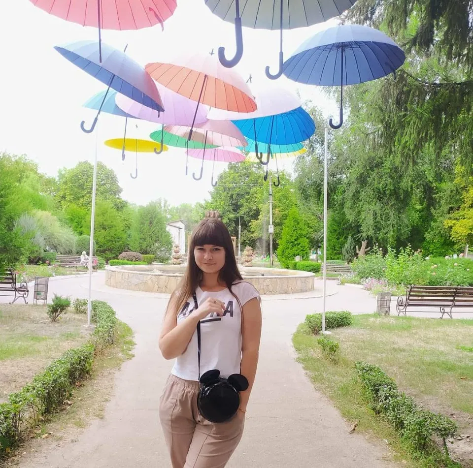 Вулицями Старобільська, фото з архіву Аліни