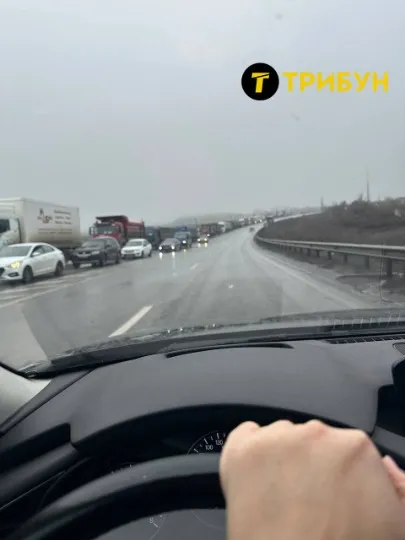 Жителі окупованої Луганщини у мережі показують черги в напрямку Гукового та Новошахтинська Ростовськ