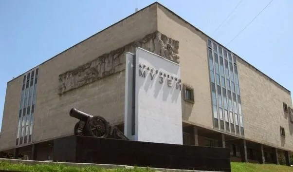 Джерело: Олеся Мілованова. Луганський обласний краєзнавчий музей у Луганську до 2014 року