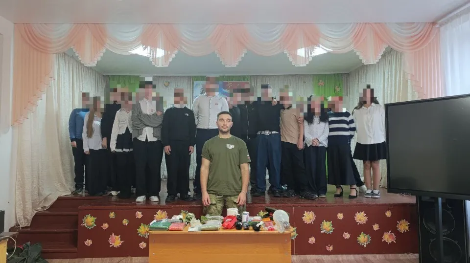 Як школярів на окупованій Луганщині готують до військової служби