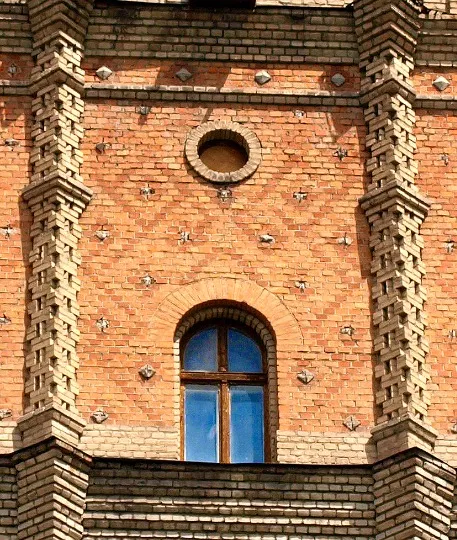 Орнамент на фасаді готелю
