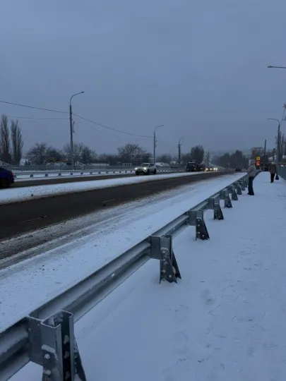 сніг у парку 1 Травня луганськ