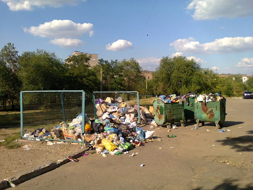 Комунальні служби вже працювали з перебоями, або не працювали взагалі. Алчевськ, 2014 рік