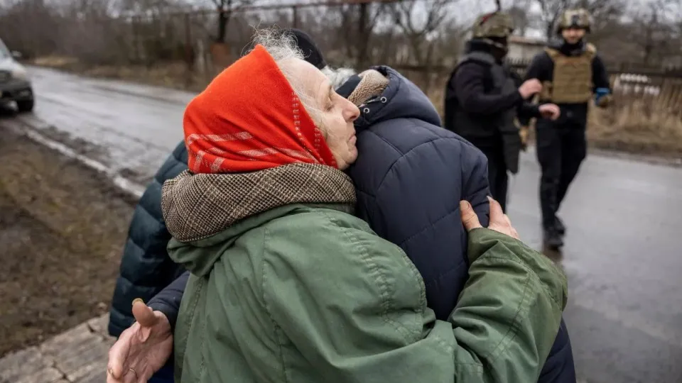 Перетин гумкоридору. Фото: Helping to Leave