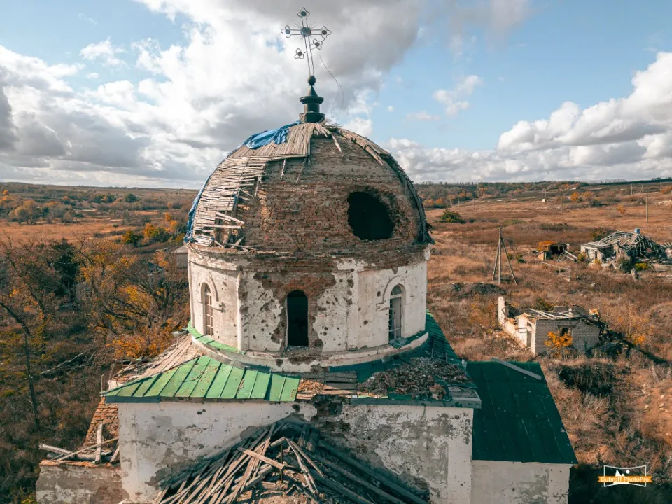 Зруйнована церква у селі Мала́ Комишува́ха. Фото: Володимир Дубров