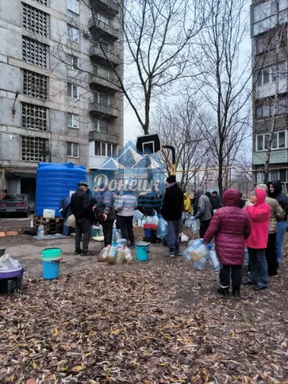 Черги за водою в окупованій Макіївці