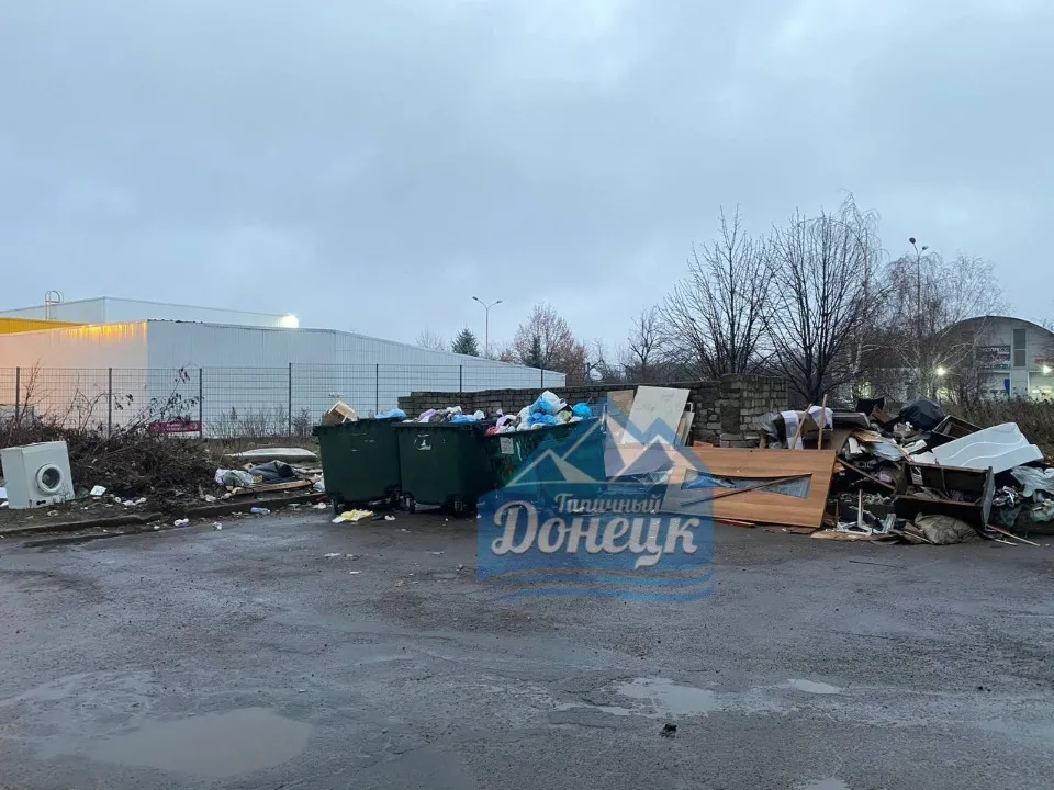 Сміття в окупованому Донецьку