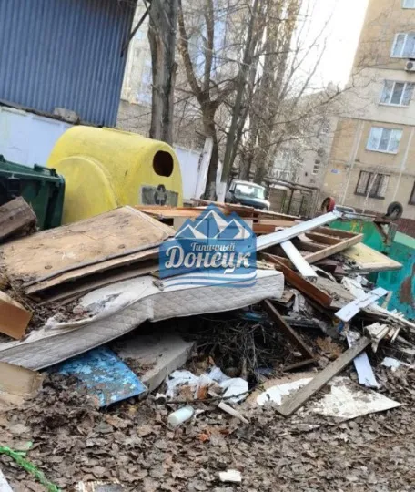 Сміття в окупованому Донецьку