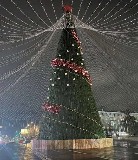Головна ялинка в окупованому Луганську