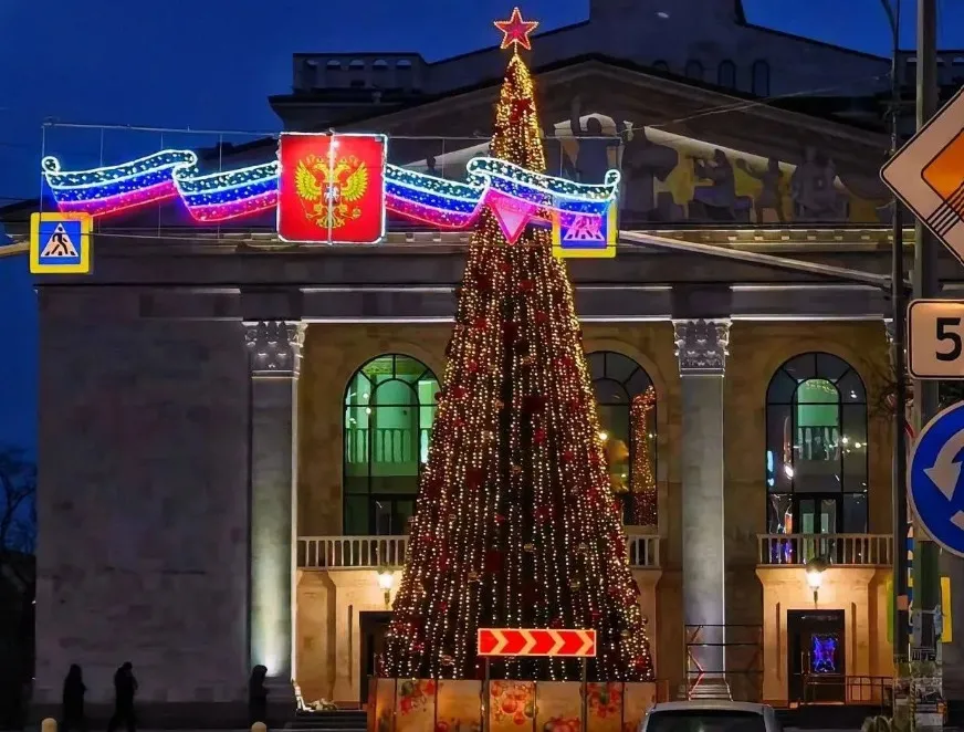 Підготовка до новорічних свят у Маріуполі