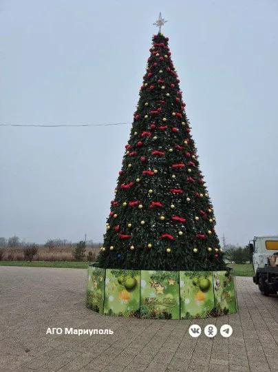 Новорічні ялинки у Маріуполі