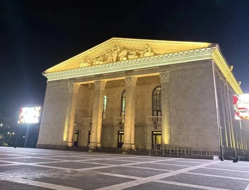 Відбудований Маріупольський драматичний театр