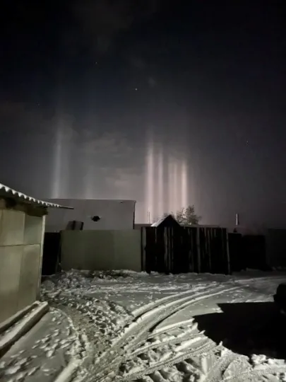 Світлові стовпи в небі побачили на Донбасі