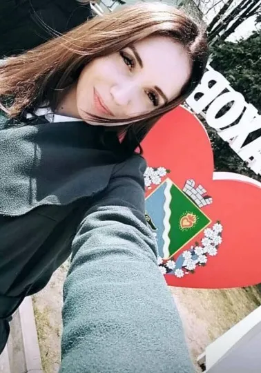 Карина Левченко в рідному Кураховому