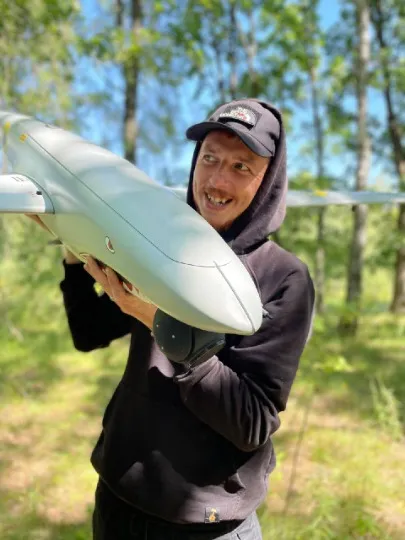 Дмитро на навчанні з дроном