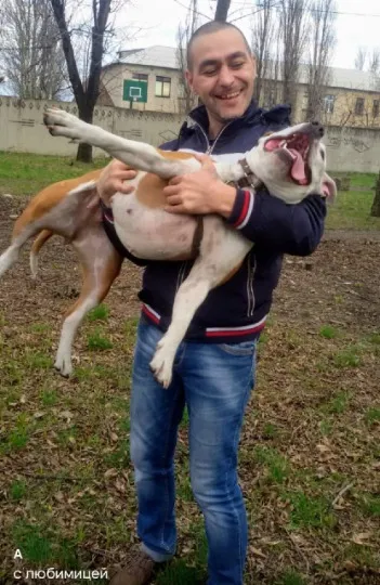 Андрій зі своєю собакою