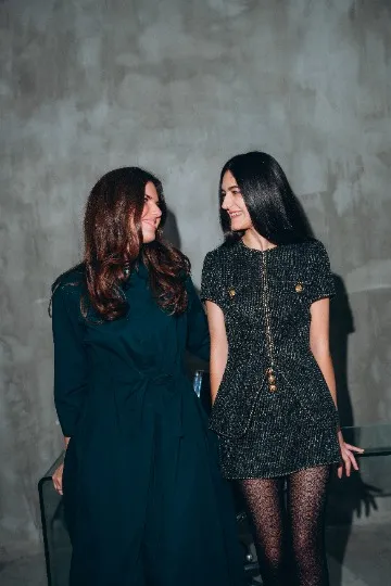 Олександра з помічницею